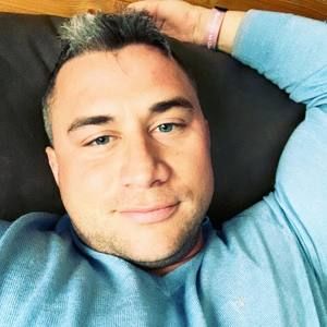 Meet your Posher, Brady